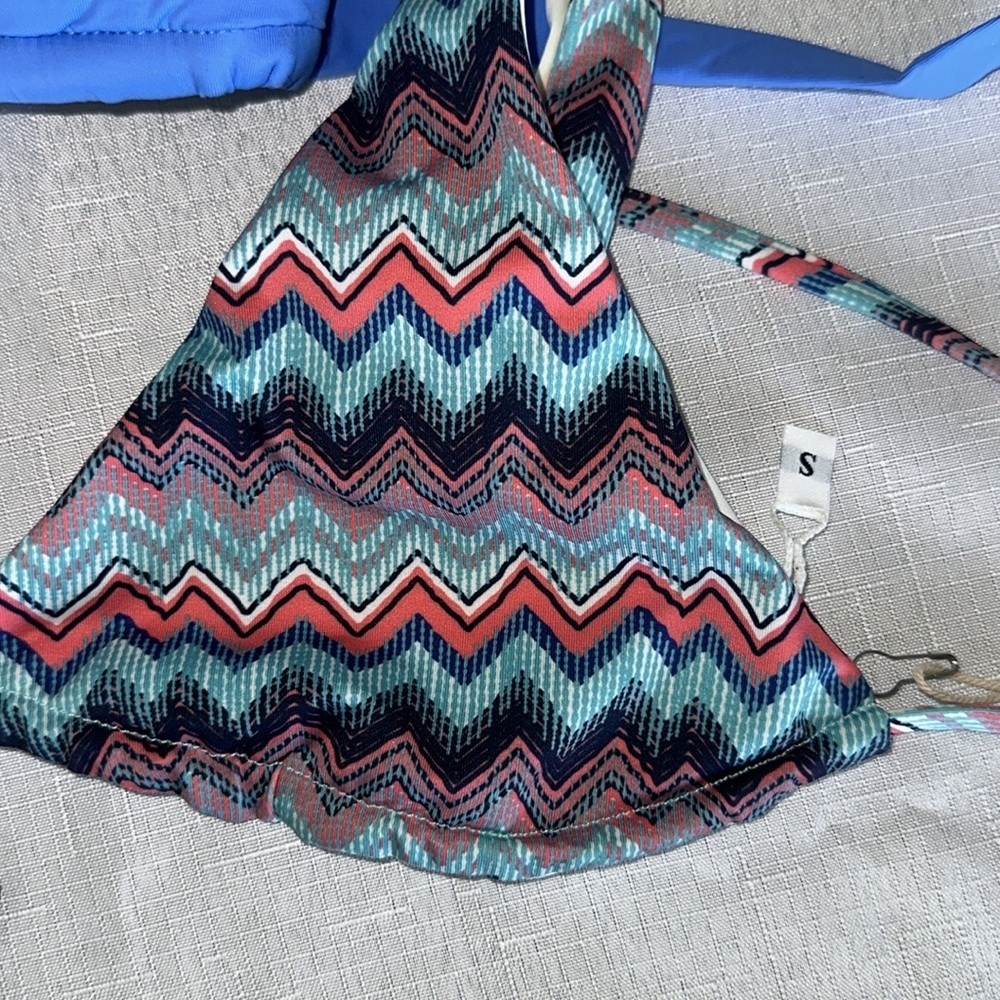 3 Bikini Tops Bundle - Picture 4 of 5